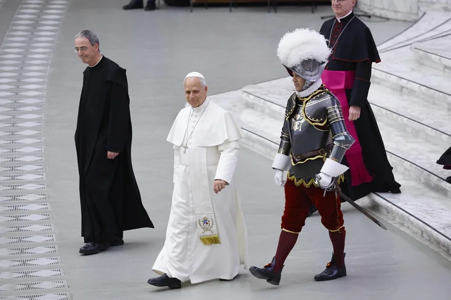Trump al papa León XIV: "Le guste o no, Irán no puede tener un arma nuclear"