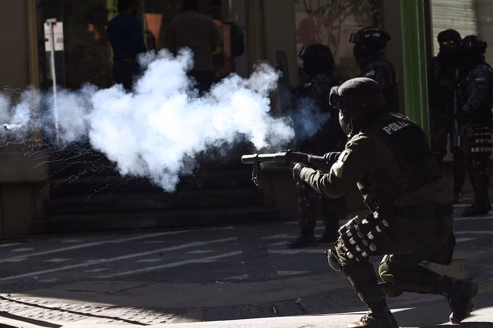 El gobierno de Bolivia denunció la presencia de grupos armados en las protestas contra Rodrigo Paz
