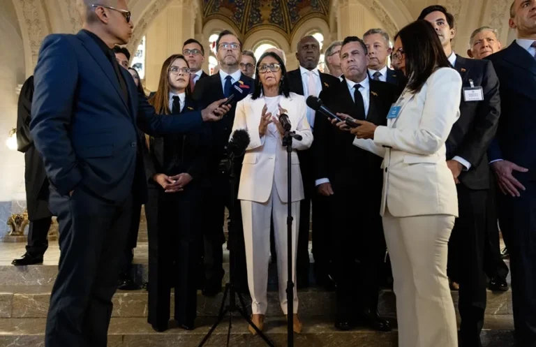 Delcy Rodríguez regresa a Venezuela tras asistir a la CIJ por la disputa con Guyana por el Esequibo