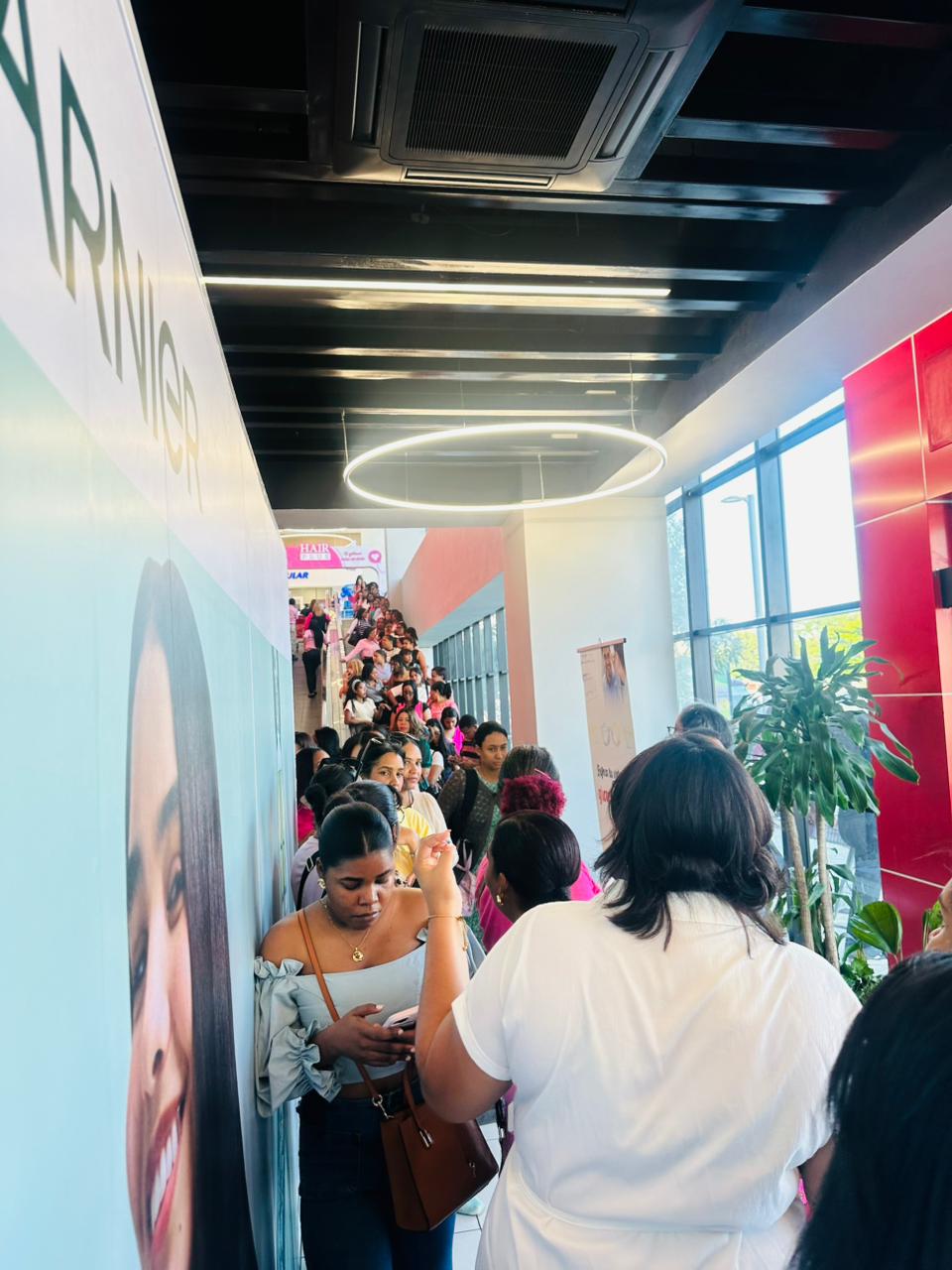 Cientos abarrotan Hipermercados Olé en el lanzamiento del Beauty Fest Olé 2026