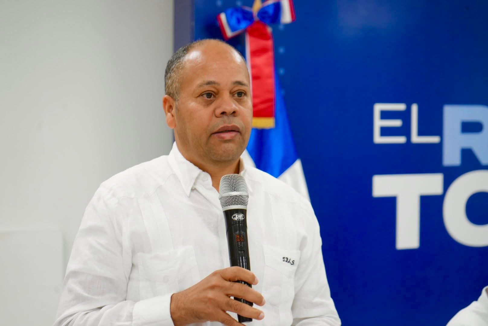 Director Regional 03 de Azua reafirma compromiso contra el acoso escolar