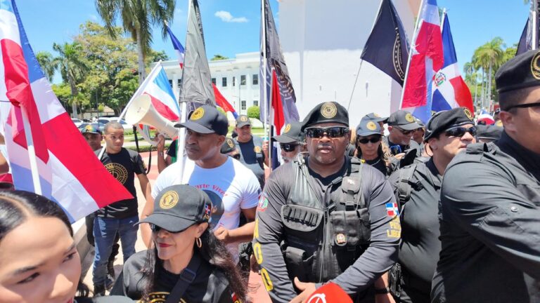 Ángelo Vásquez advierte “el oro no se bebe” y respalda protesta contra la minería en San Juan