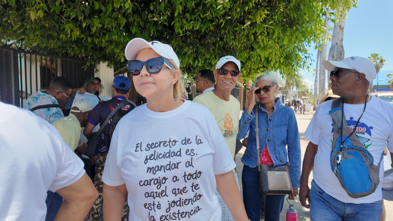 Dominicana residente en Miami regresa a San Juan para marchar contra la minería: “Somos ricos en agua, no queremos oro”