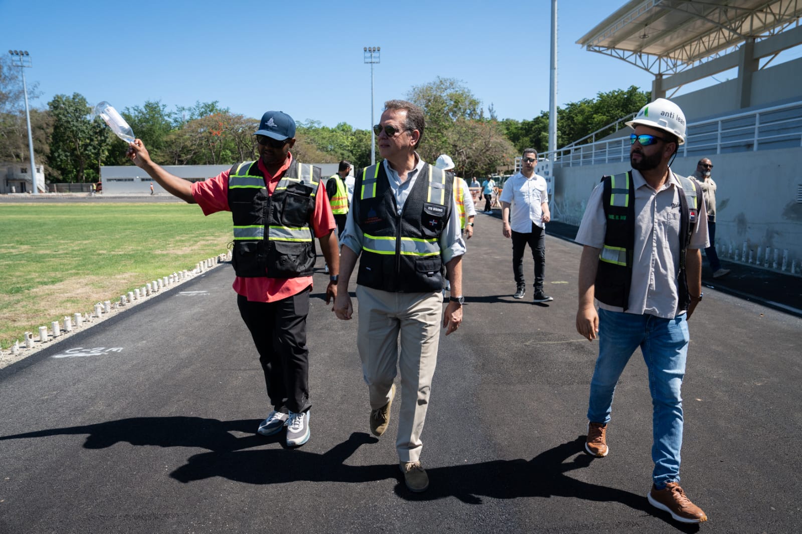 Ito Bisonó recorre y supervisa trabajos en el Centro Olímpico; pabellón de karate presenta 95% de avance