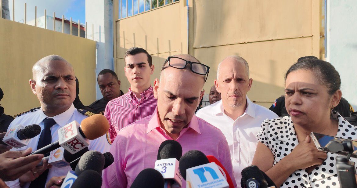 “Hoy me presento con arrepentimiento, respeto y vocación de servicio”, dice Redondo Llenas al salir en libertad