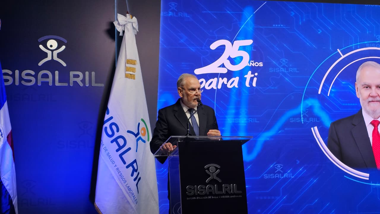 Ceara Hatton aboga por Seguridad Social más humana en 25 aniversario de la SISALRIL