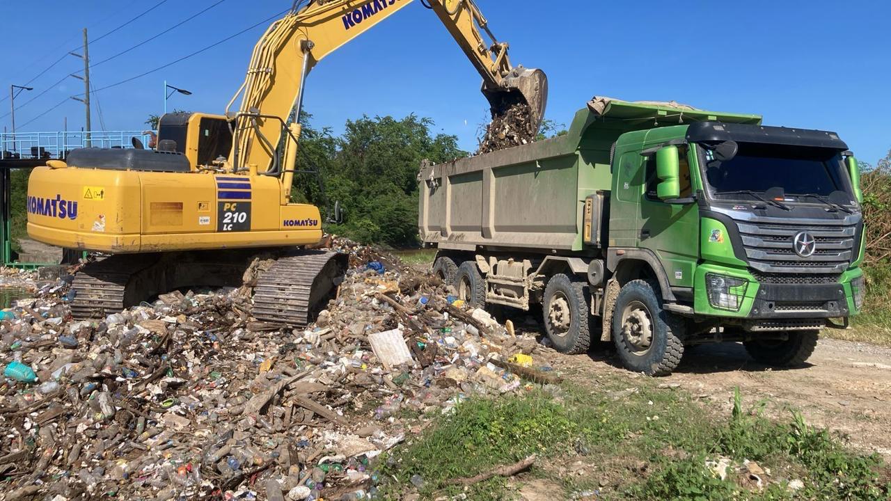 Alcaldía de Santiago retira 148.59 toneladas de basura del canal Monsieur Bogaert en La Otra Banda