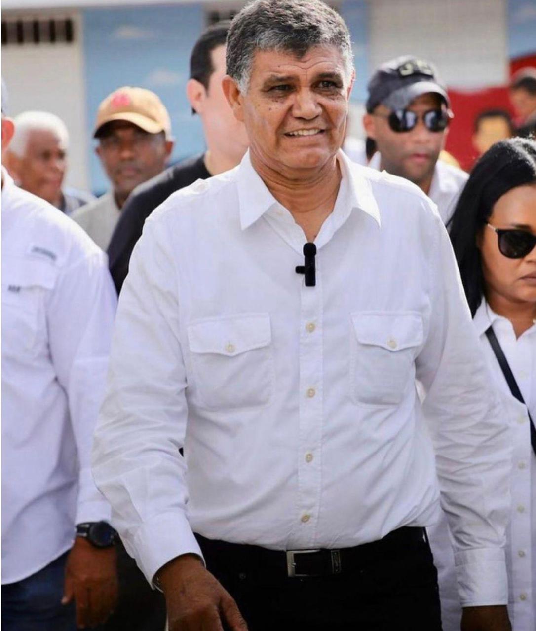 Francisco Peña solicita arrestos contra personas que lancen basura en calles de Santo Domingo Oeste
