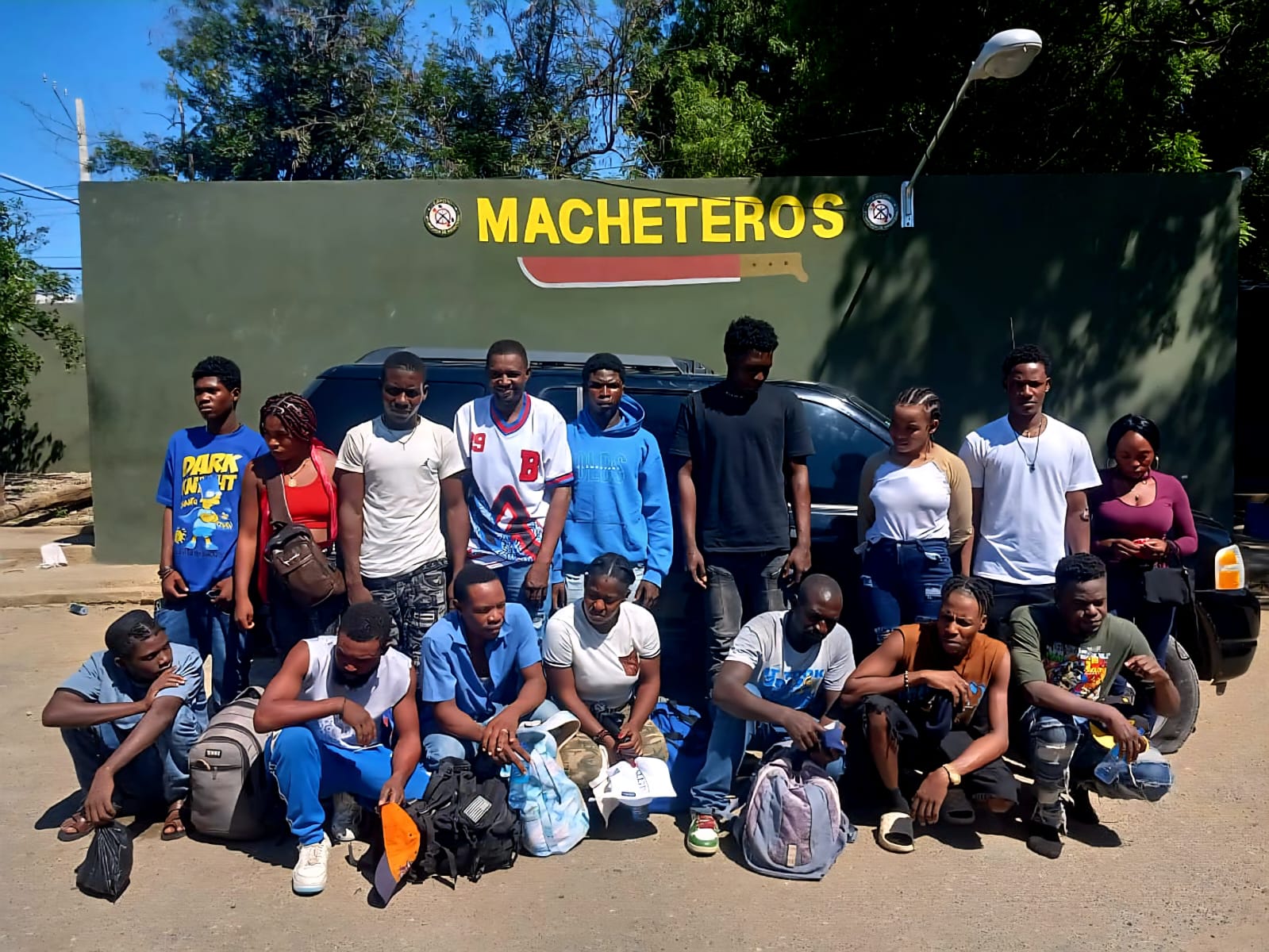 Ejército intercepta jeepeta con 16 inmigrantes indocumentados en Mao