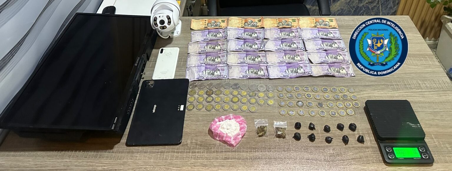 PN ocupa armas ilegales, equipos para lotería clandestina y narcóticos durante operativos realizados en La Vega