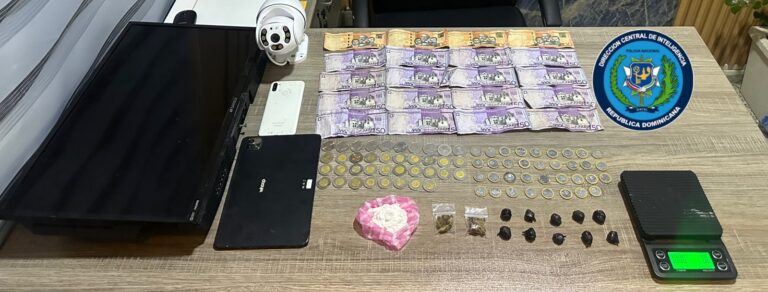 PN ocupa armas ilegales, equipos para lotería clandestina y narcóticos durante operativos realizados en La Vega
