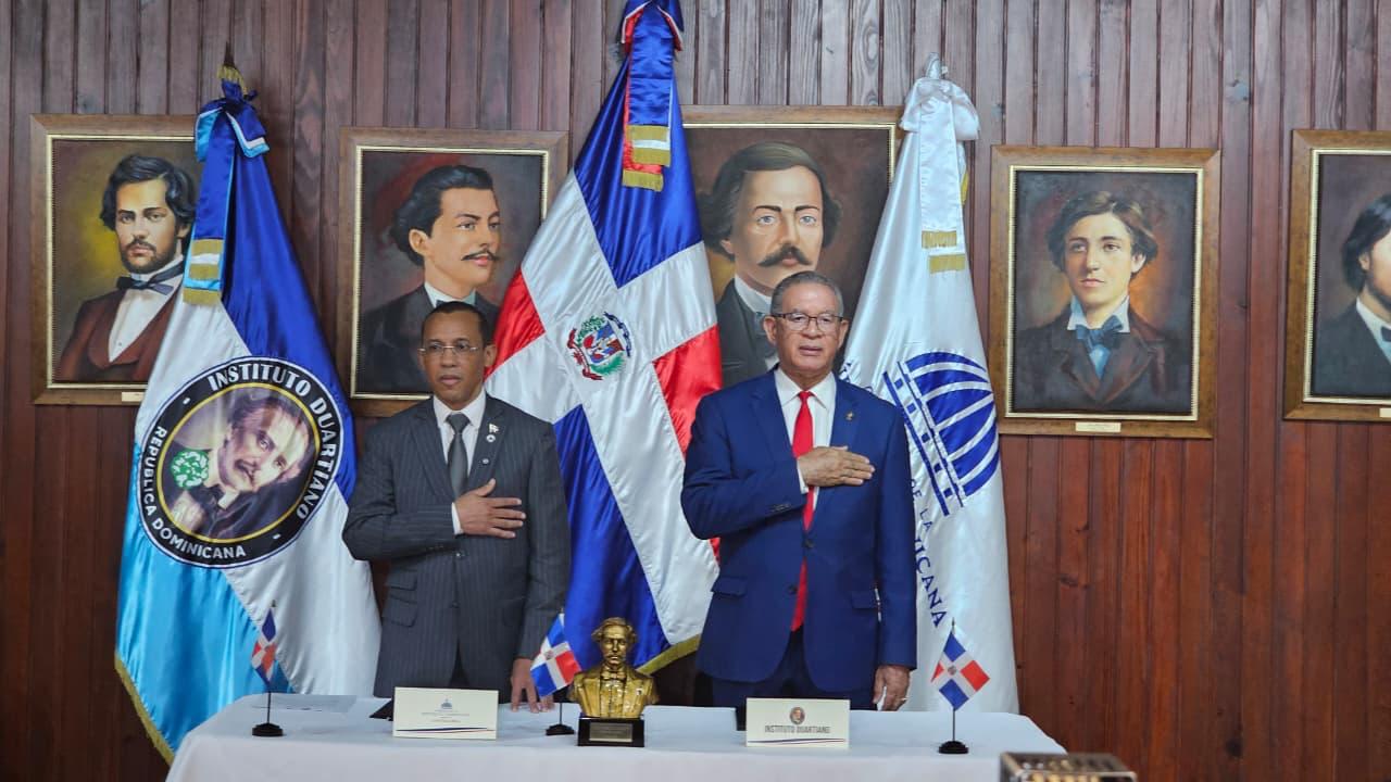 Instituto Duartiano y Contraloría firman convenio para fortalecer valores patrióticos y promover transparencia