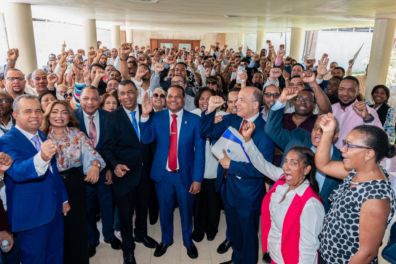 Radhamés Silverio formaliza candidatura a la Rectoría de la UASD