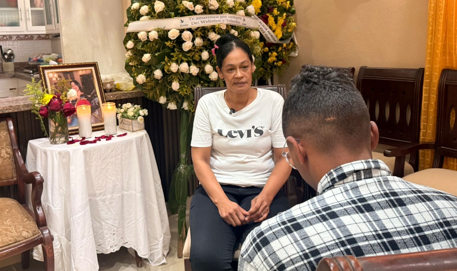 Sueños truncados por la violencia: madre desconocía relación de su hija con agente que la ultimó