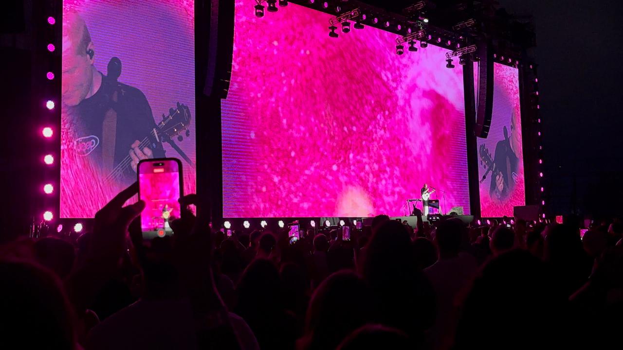 “Es un placer estar aquí”: Ed Sheeran conquista Santo Domingo desde el primer minuto