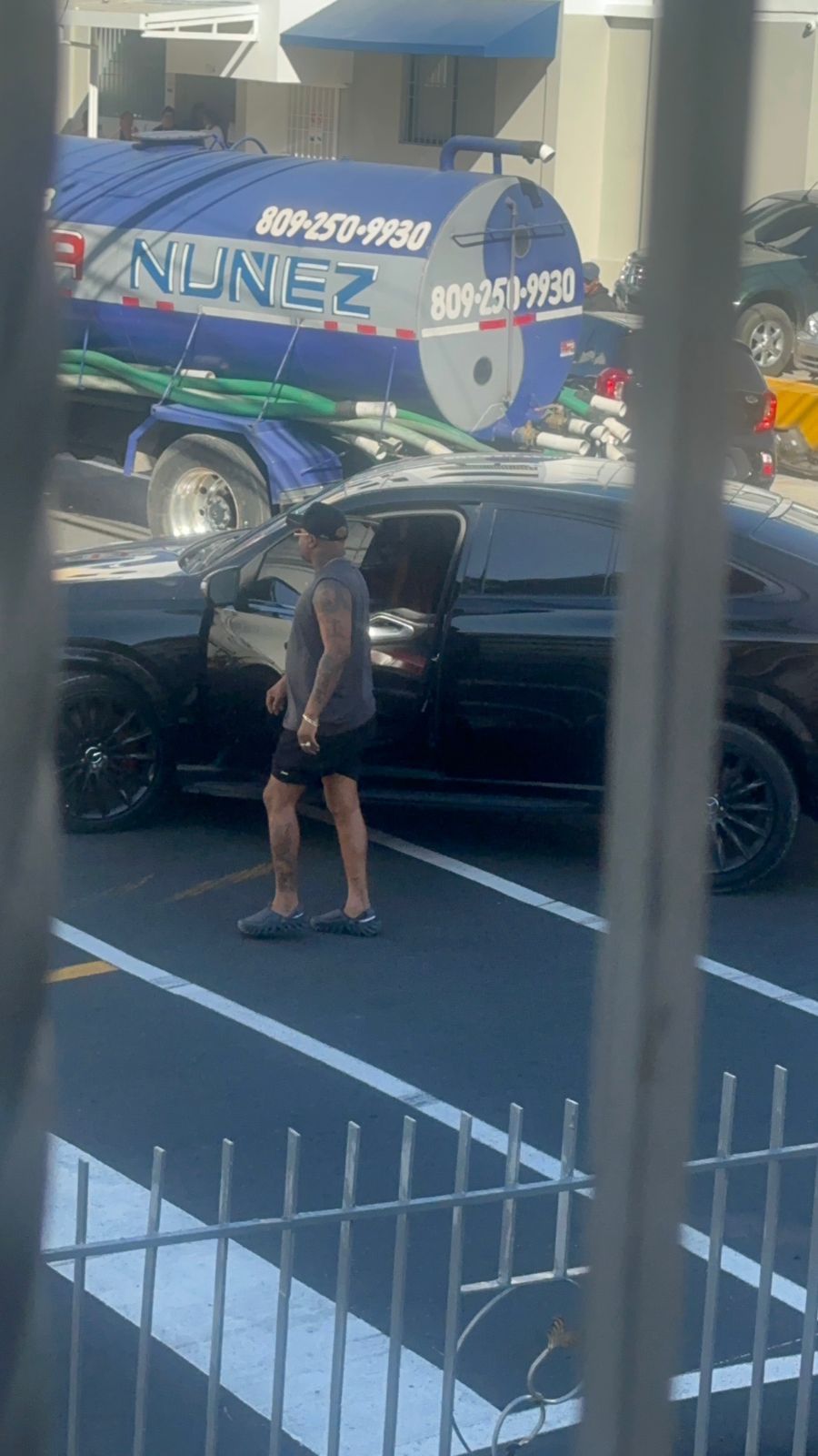 Denuncian agresión tras accidente de tránsito en El Millón; buscan conductor de Mercedes-Benz negra sin placa