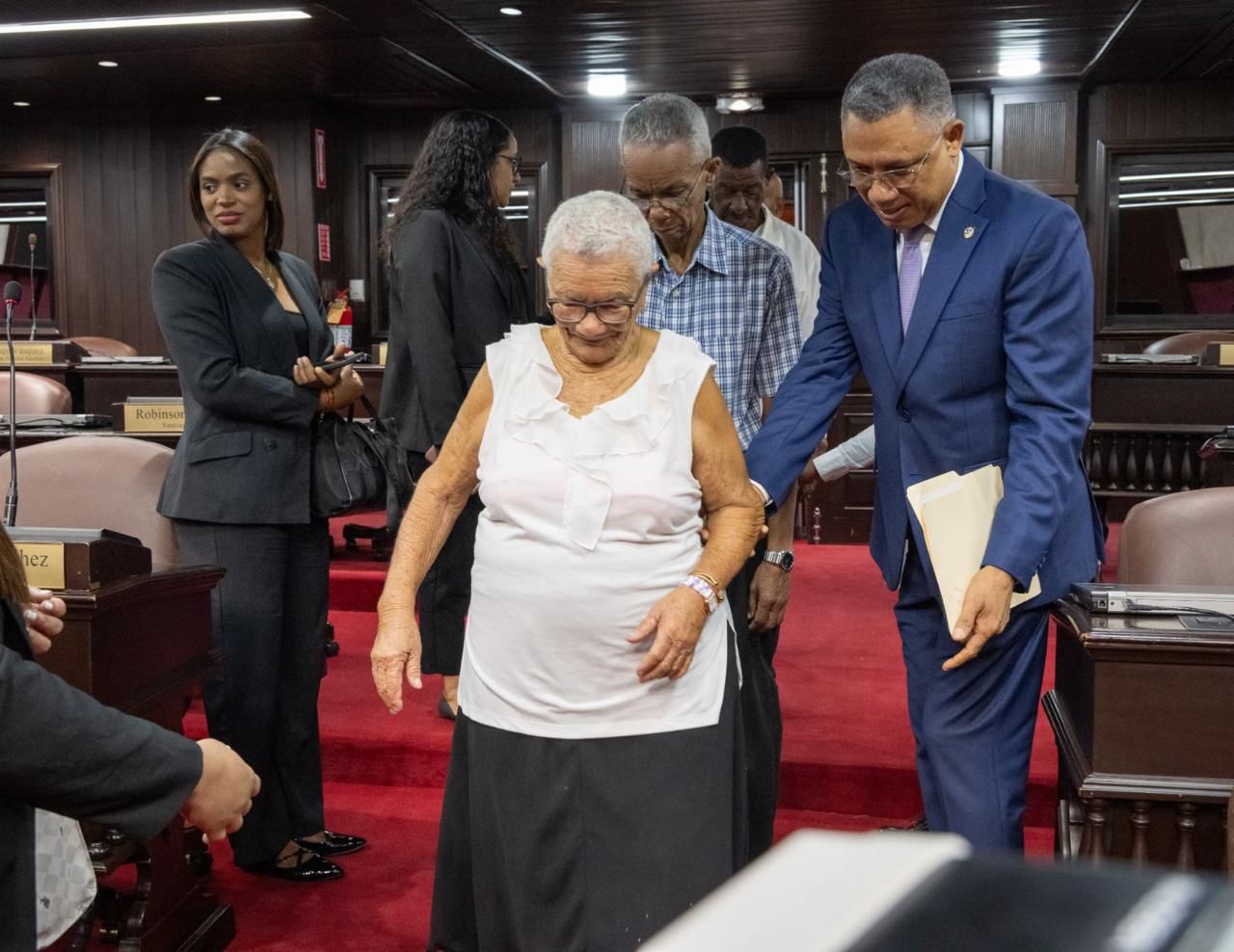 Diputado Cecilio García recibe a representantes de hogares de CONAPE en visita guiada al Congreso Nacional