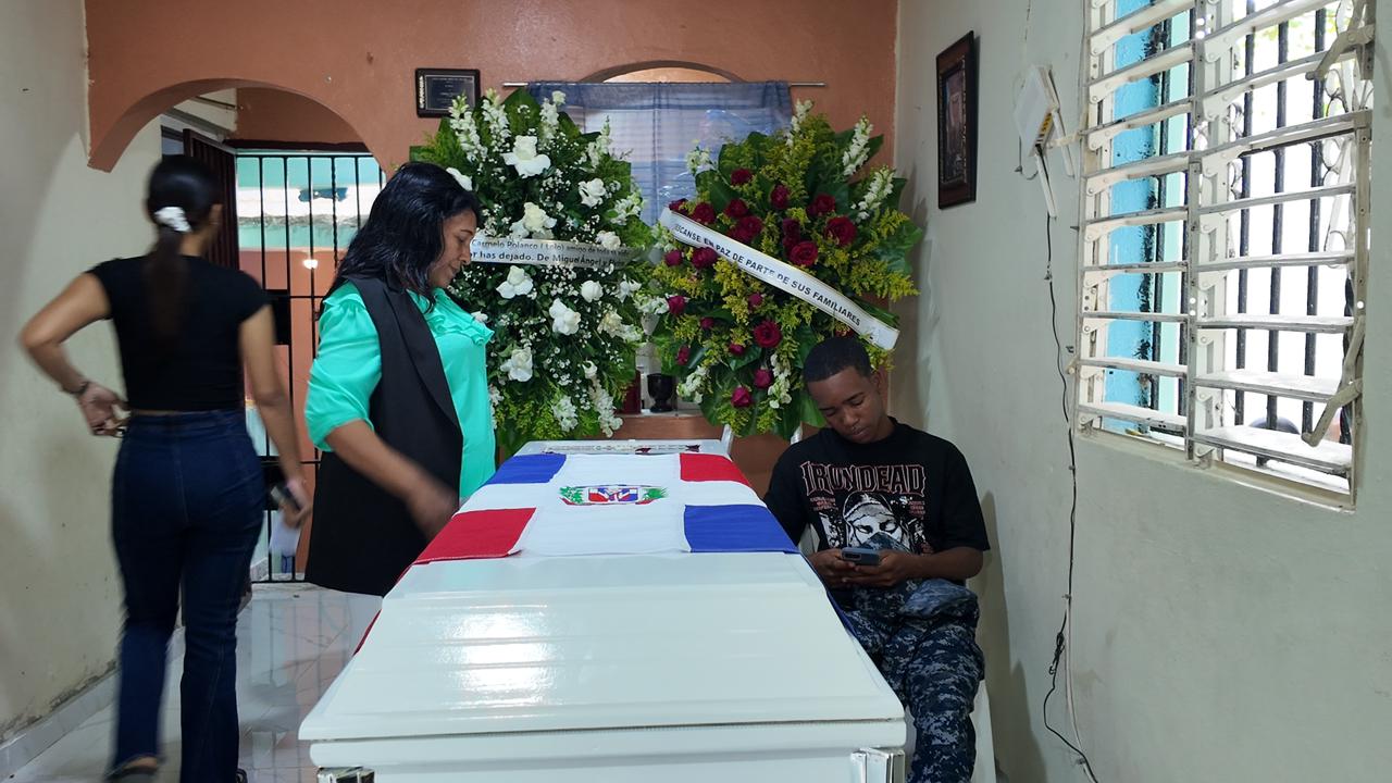 Entre dolor y clamor de justicia velan restos de teniente coronel ultimado en La Ciénaga