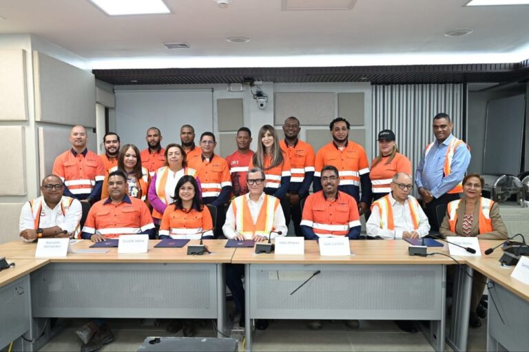 Barrick Pueblo Viejo y sindicato firman convenio colectivo que beneficiará a más de 1,800 trabajadores