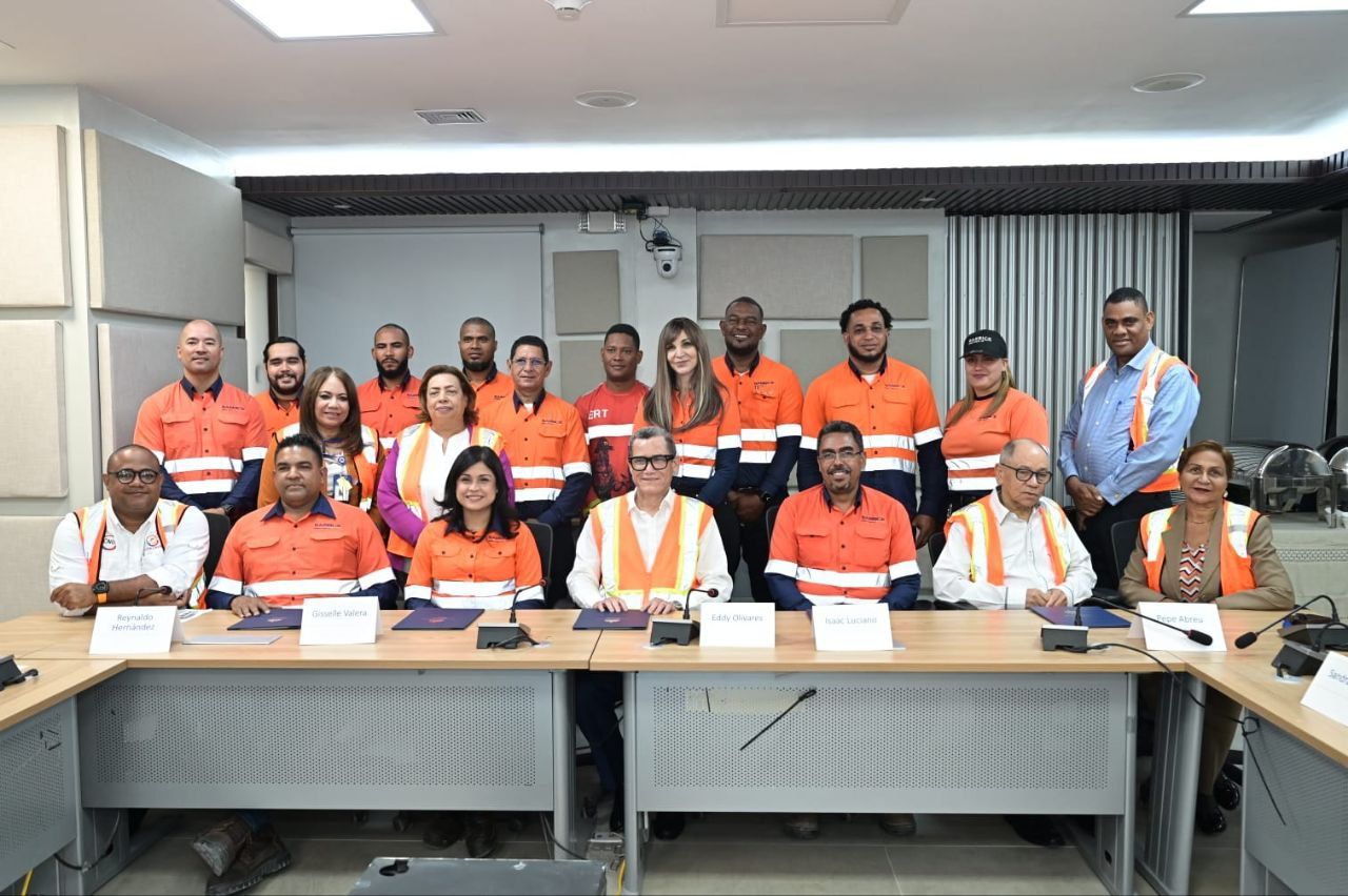 Barrick Pueblo Viejo y sindicato firman convenio colectivo que beneficiará a más de 1,800 trabajadores