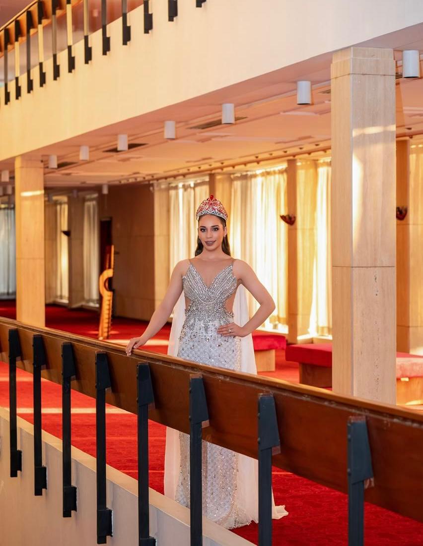 Elizabeth Placencia es coronada como Miss Quisqueya Monseñor Nouel 2026