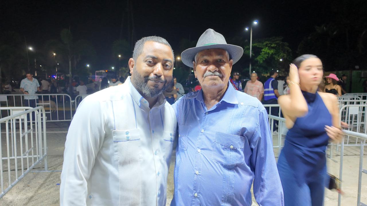 Ariel Santana cumple el sueño de su abuelo de 84 años de ver a Los Tigres del Norte