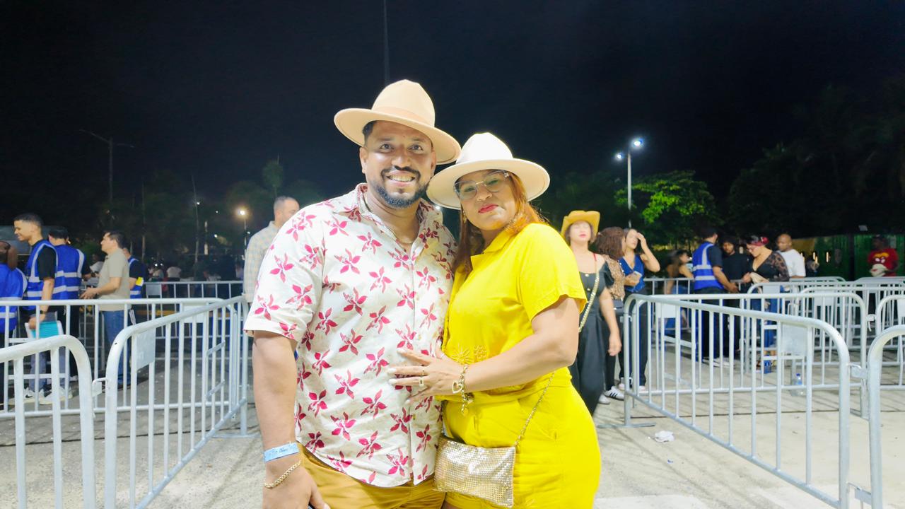 Con botas y sombreros llegan fanáticos al concierto de Los Tigres del Norte en Santo Domingo