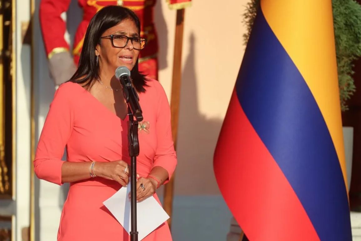 Delcy Rodríguez apuesta por la integración regional tras reunión con presidente de Surinam
