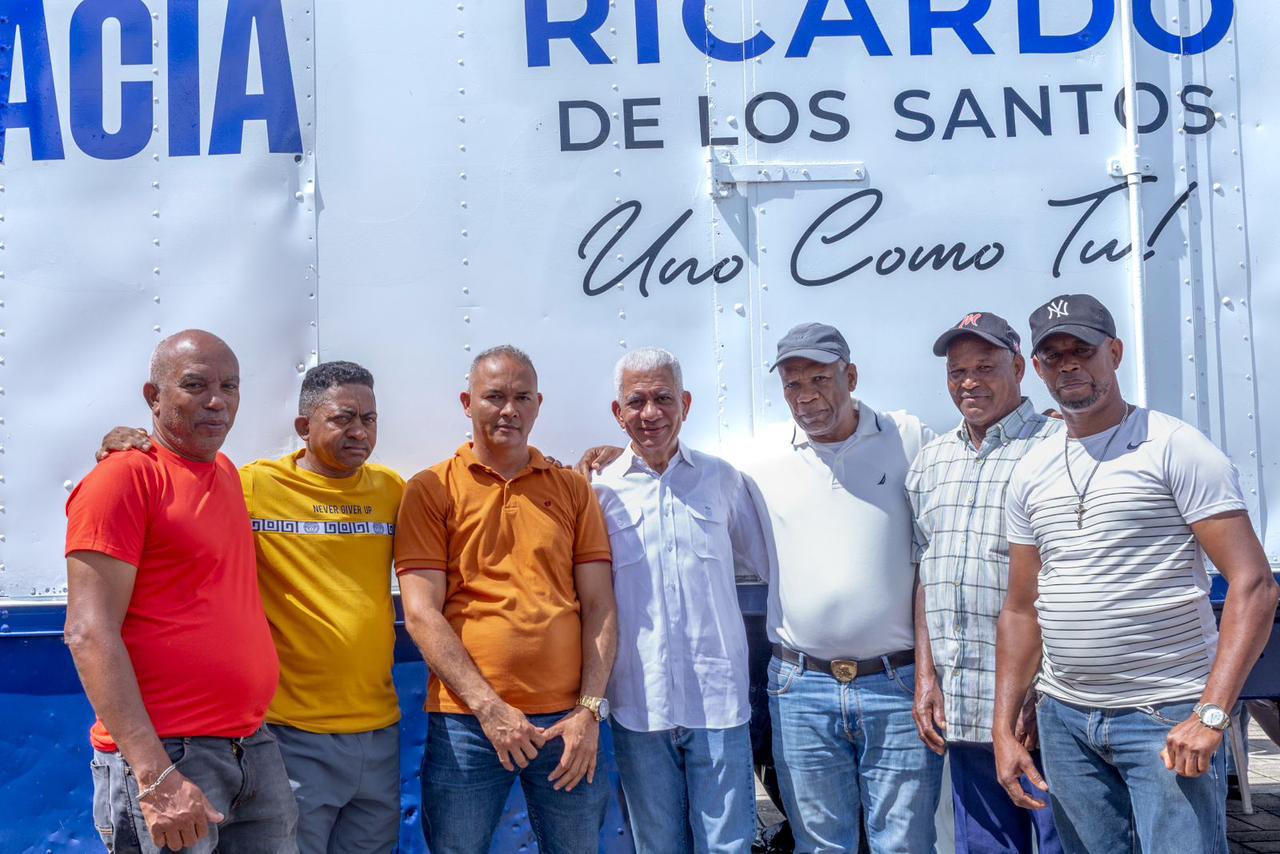 Senador Ricardo de los Santos realiza operativo médico en Sánchez Ramírez