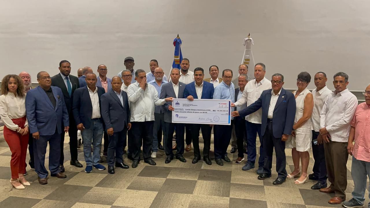 Ministerio de Deportes entrega última partida de RD$150 millones para preparación de atletas de Santo Domingo 2026