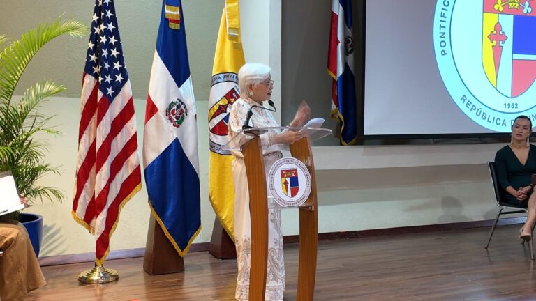 PUCMM pone a circular la obra “Panorama actual del Caribe 2024-2026”