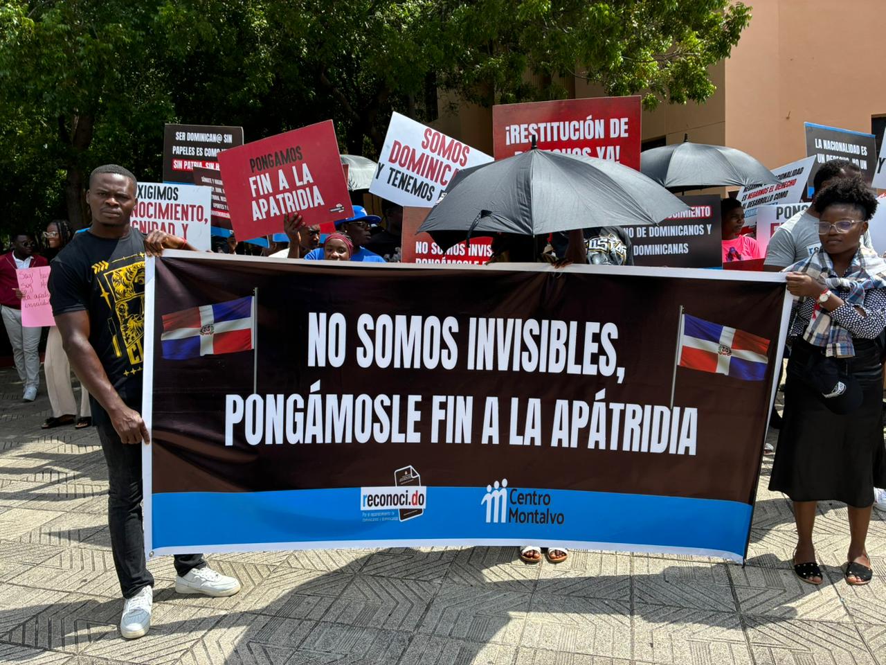 Haitianos protestan frente al Palacio Nacional por desnacionalización y exigen solución del Gobierno