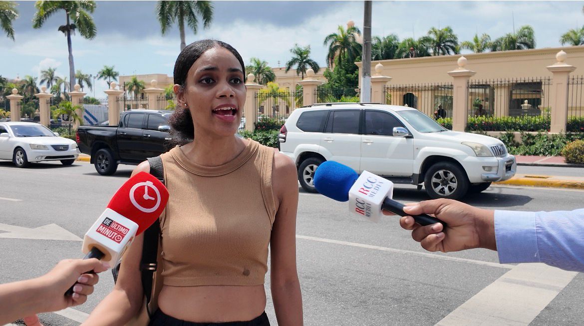 Ciudadanos se oponen a protesta haitiana frente al Palacio Nacional y son retirados por la Policía