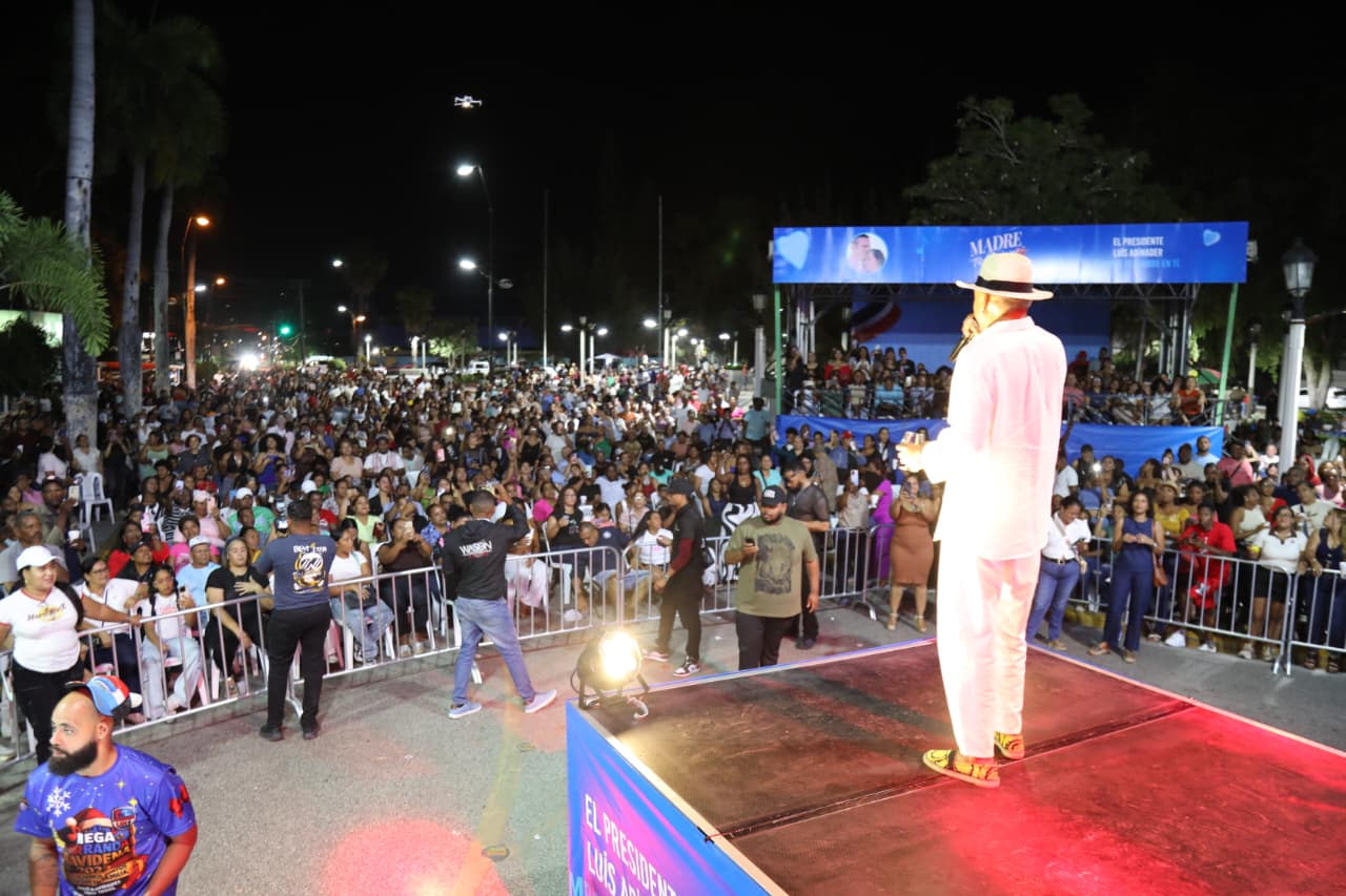 Miles asisten a conciertos “Que Vivan las Madres” en provincias del sur del país