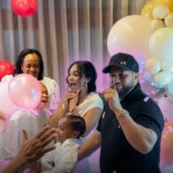El Alfa y su esposa Alba Rosa confirman que serán padres de una niña