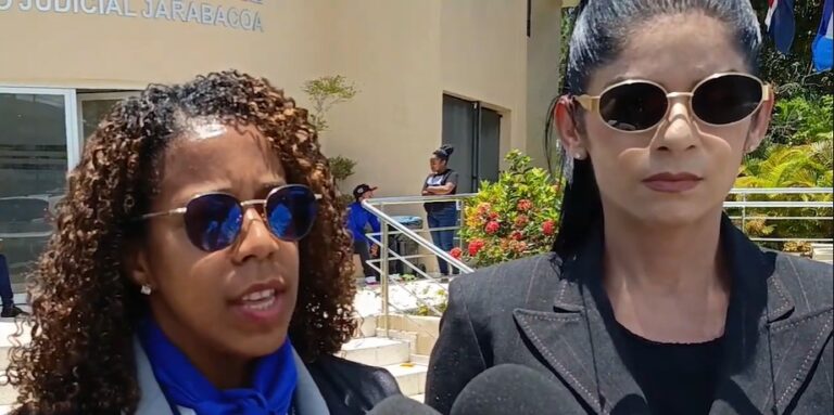 Diseñadora Isoris Lizardo vuelve a la Fiscalía de Jarabacoa por temor a su seguridad