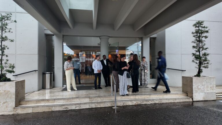 Con amplia presencia de policías y militares, velan restos del exjefe PN Rafael Antonio Tejeda