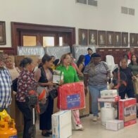 Gobernación de Santiago entrega ayudas a más de 100 familias vulnerables previo al Día de las Madres