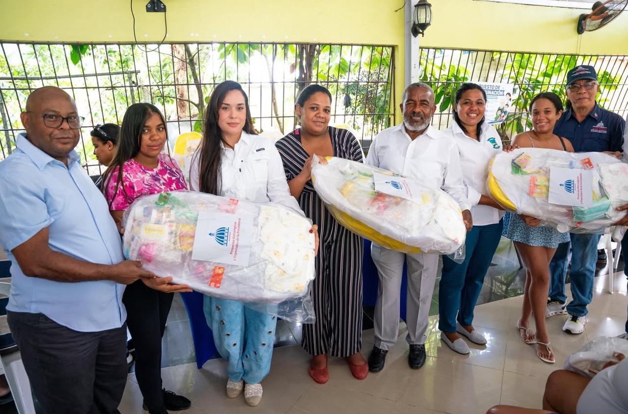 PROPEEP impacta a cientos de familias en Yásica Arriba con jornada de inclusión social “Primero Tú”