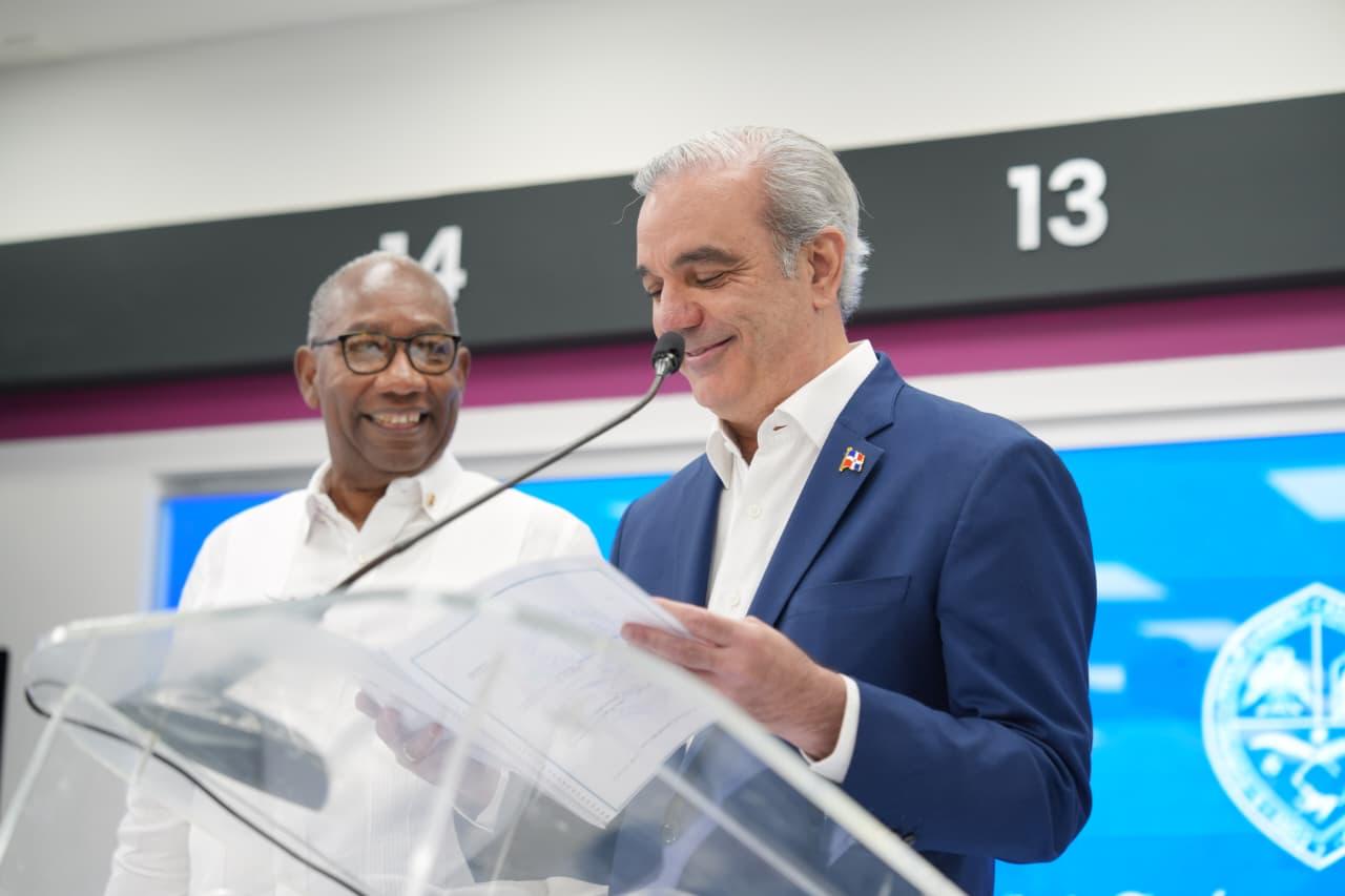 Abinader y rector Editrudis Beltrán inauguran histórica transformación de la UASD