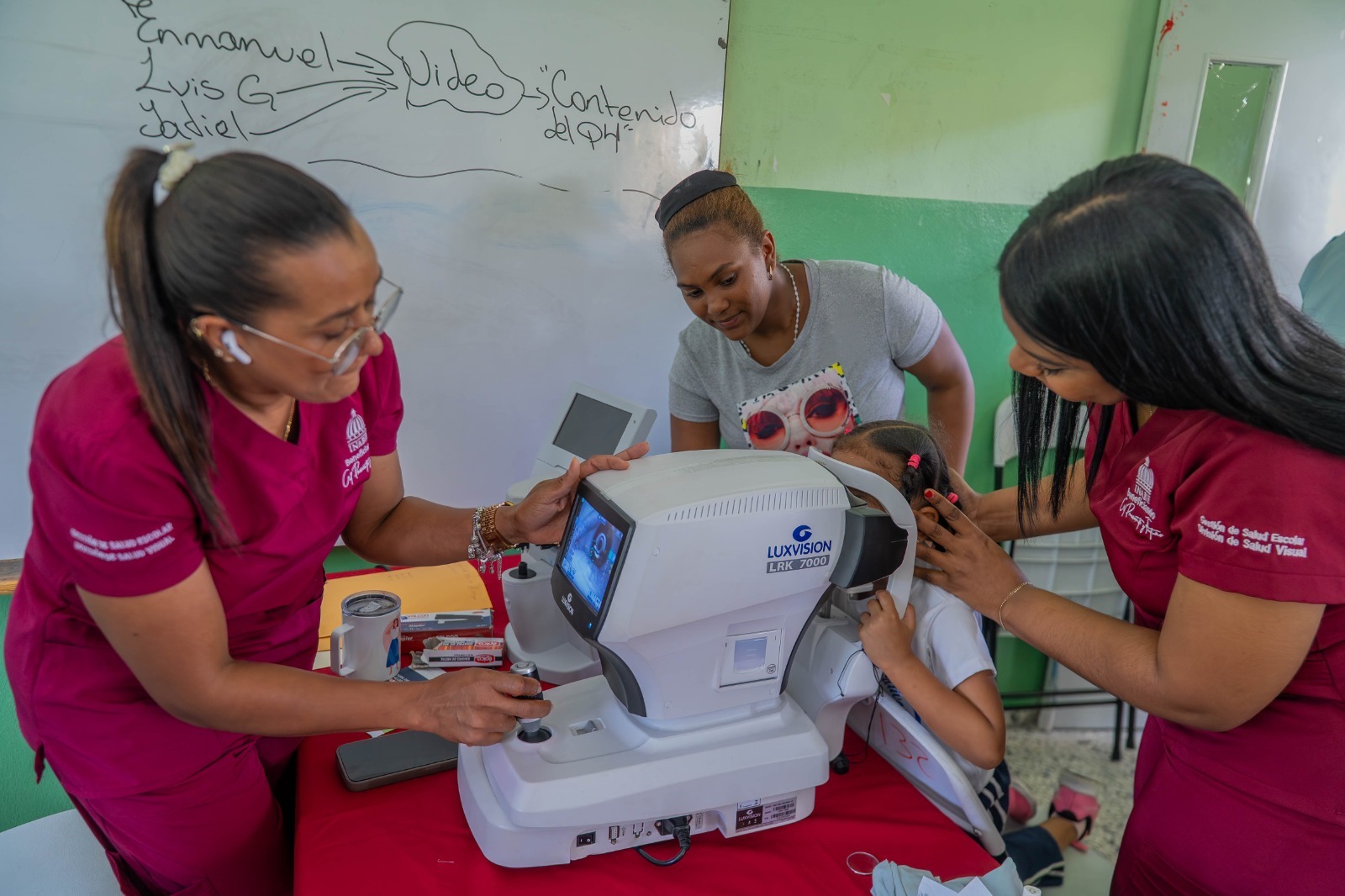 Más de 650 estudiantes reciben atenciones médicas en jornada integral del INABIE en La Vega