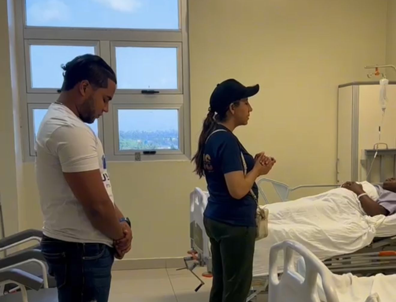 Fundación Juventud por Mi Barrio y Centro Cristiano EINSOF llevan esperanza a madres hospitalizadas