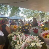 Alta afluencia de visitantes dinamiza ventas en el cementerio Ingenio Arriba durante el Día de las Madres