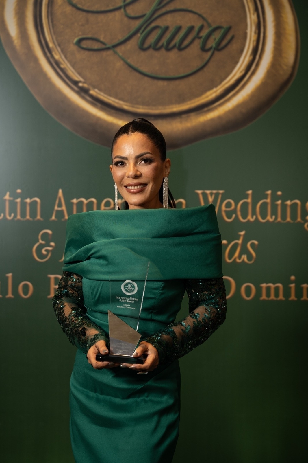 Raquel Cabrera se alza como Mejor Maestra de Ceremonias en los Premios LAWA 2026