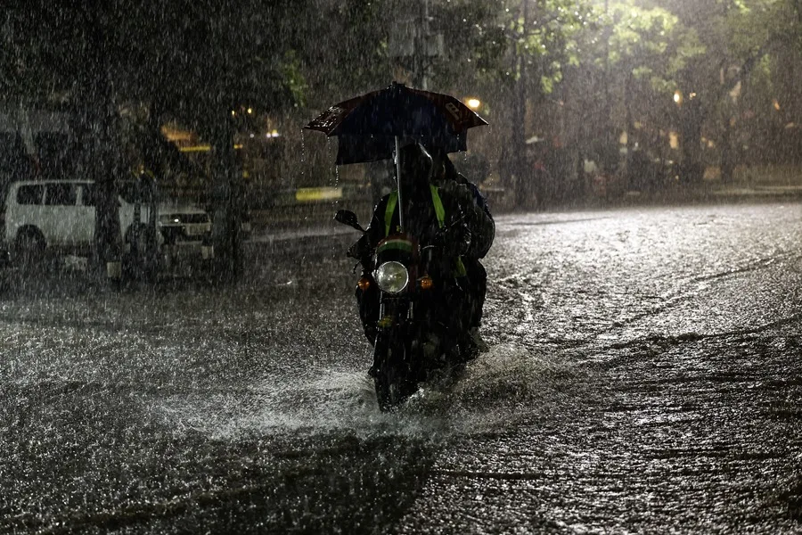 Prepárate: desde la tarde de este domingo se esperan lluvias por onda tropical