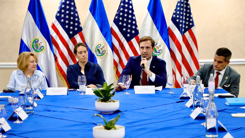 Llega a El Salvador el subsecretario estadounidense, Caleb Orr, para explorar oportunidades de inversión en El Salvador