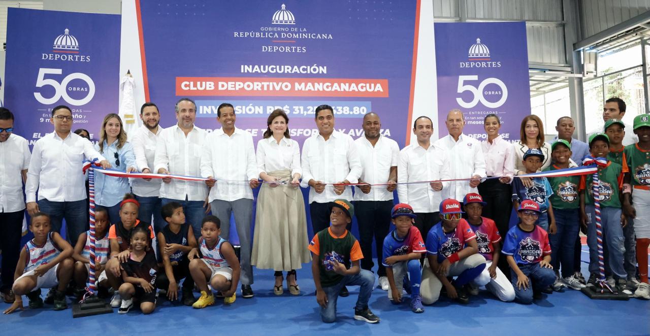 Raquel Peña y Kelvin Cruz entregan moderno multiuso del Club Manganagua en el Distrito Nacional