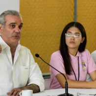 Abinader se reúne con 350 estudiantes en Ocoa y resalta la educación y los valores