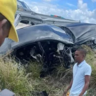 Accidente en la Circunvalación de Baní deja cuatro heridos; camión huyó del lugar