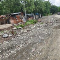 Comunidad de Azua denuncia abandono por falta de puente y carretera tras más de 40 años